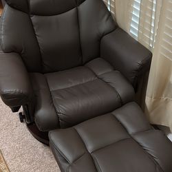 Chair With Ottoman 