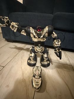 WowWee Robosapien V2 (Chrome/Silver edition)