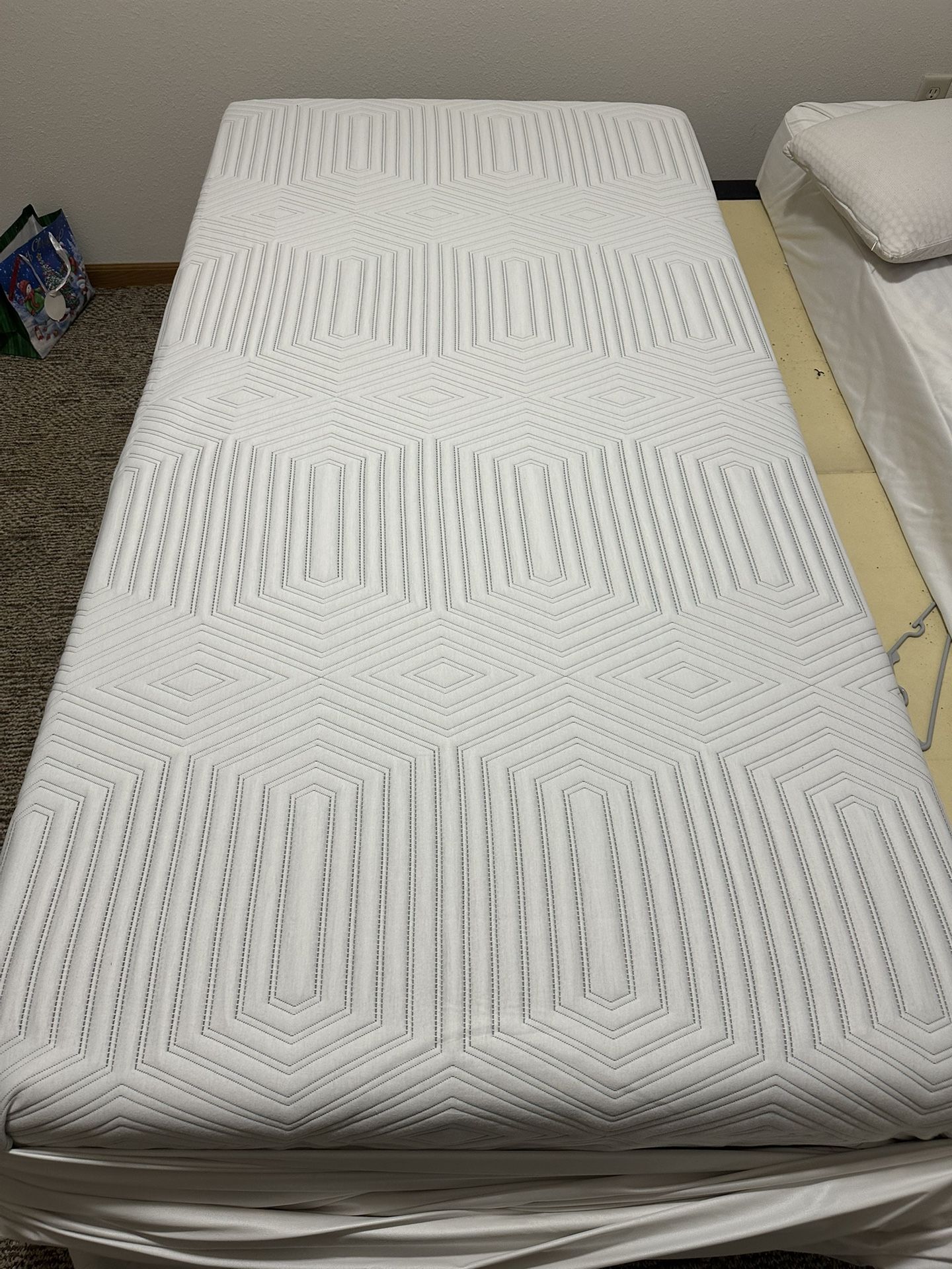 Sleepy’s 8” Snug Foam Mattress