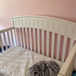 Baby Crib With Mattress 