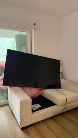 75” Hisense Smart TV – Great Condition – Priced to Sell