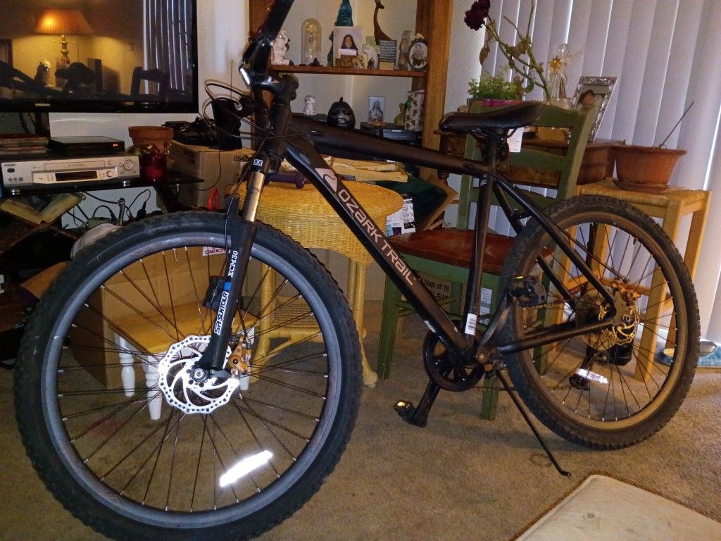 29" Ozark Trail Ridge Mountain Bike