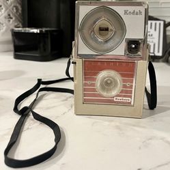 Vintage Kodak Hawkeye Flashfun Film Camera 