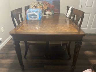 4 chair Table