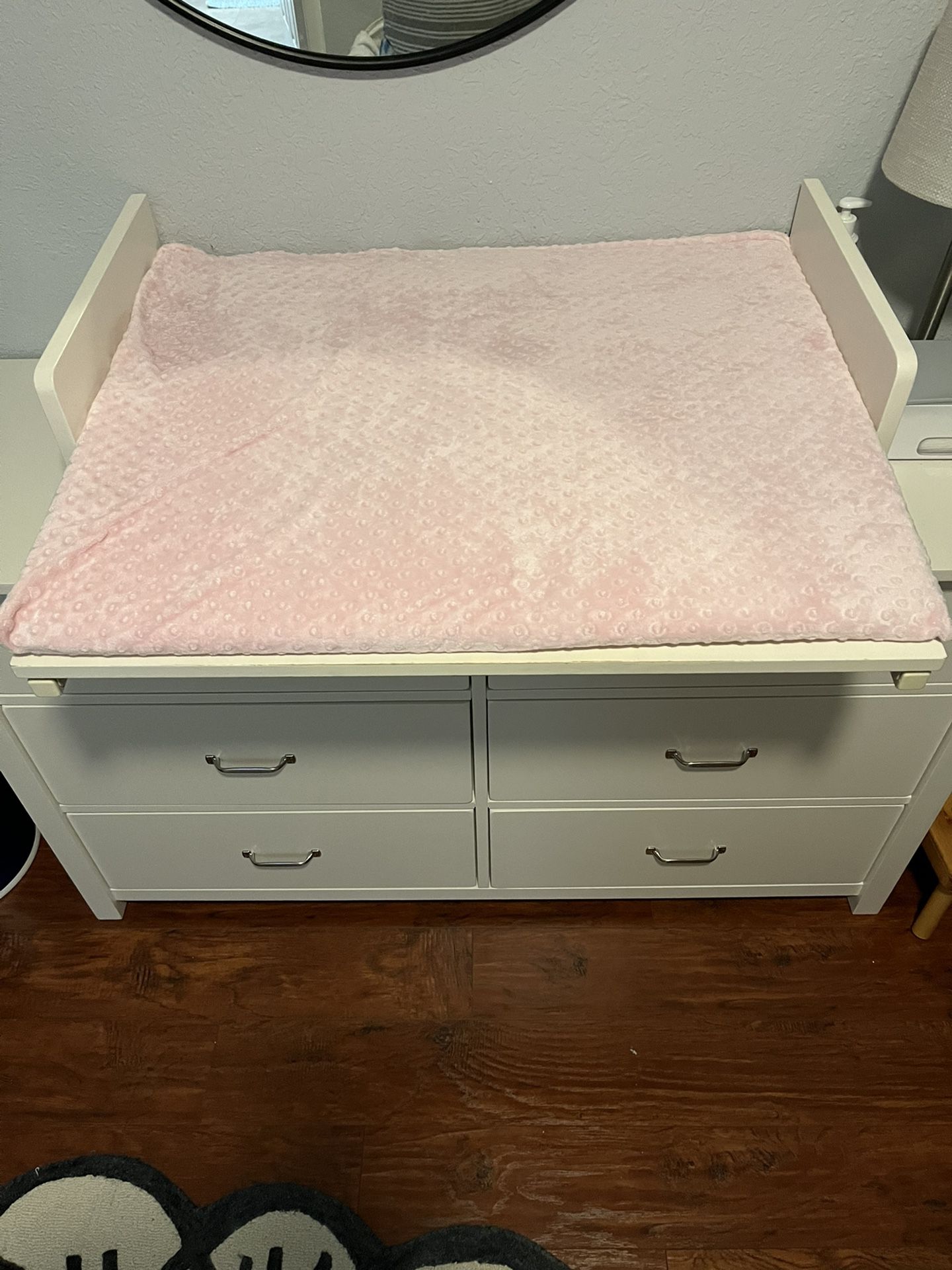 Bellini large changing table 