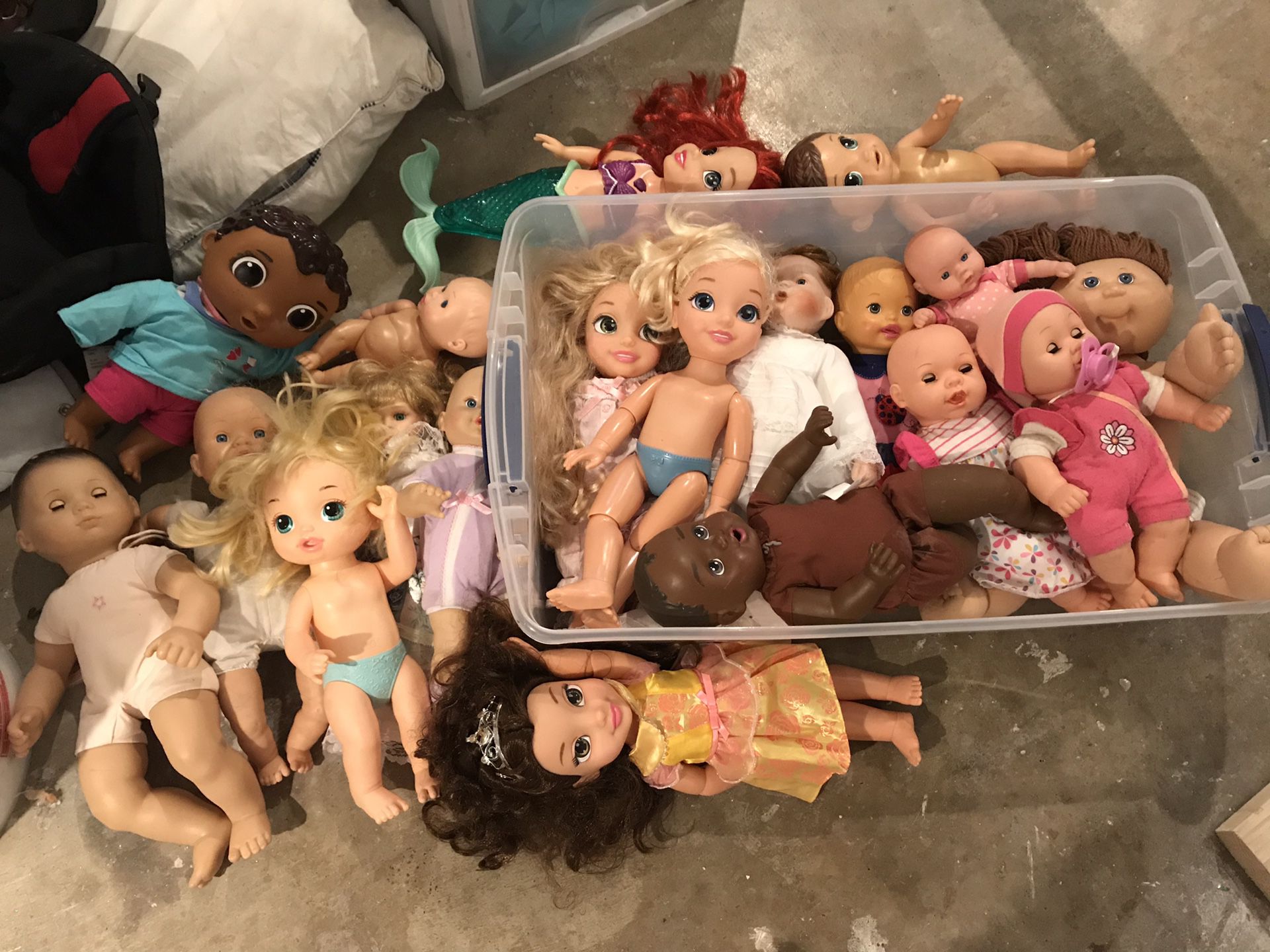 Lot of 19 Baby dolls