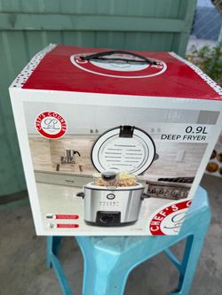 Deep fryer new in box $20