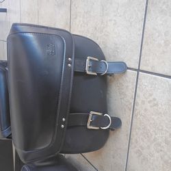 2 Harley Davidson Leather Saddle Bags 