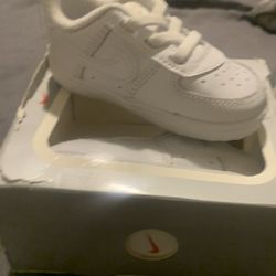 White Nike Force 1 Soft Bottom Size 4c