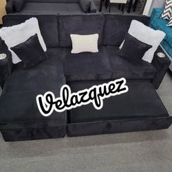 ✅️✅️Black  Sectional W/ Cup Holder & W/ USB Port✅️