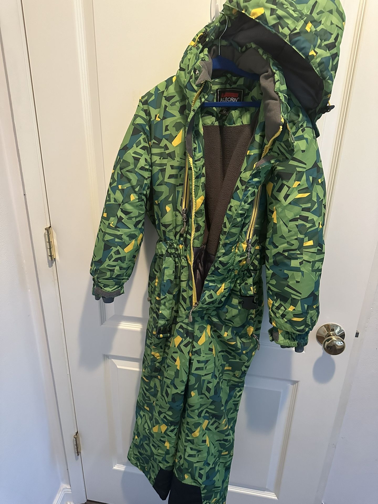 Kids Snowsuit Size 6 