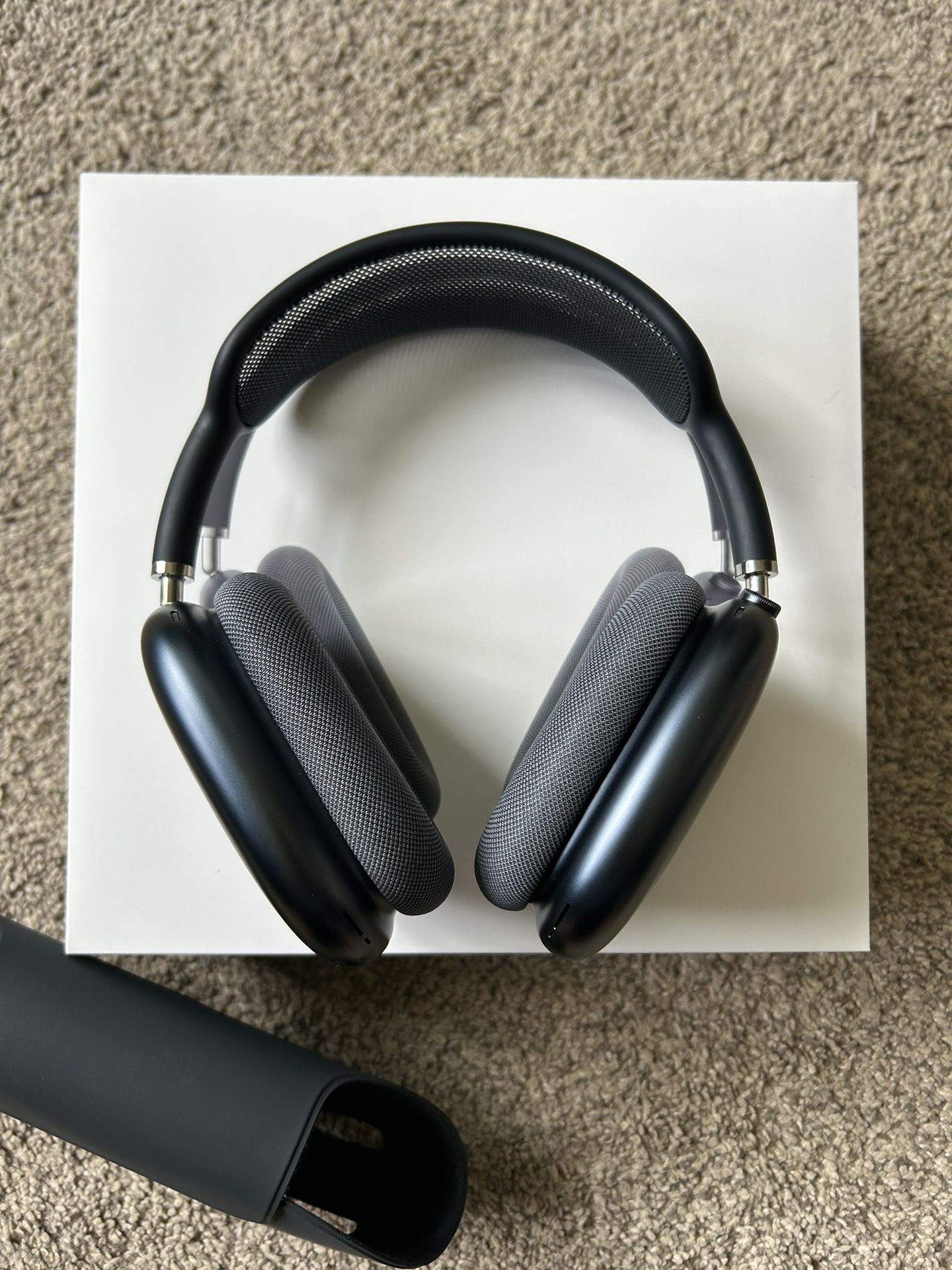 AirPods Pro Max - Midnight (Like new)