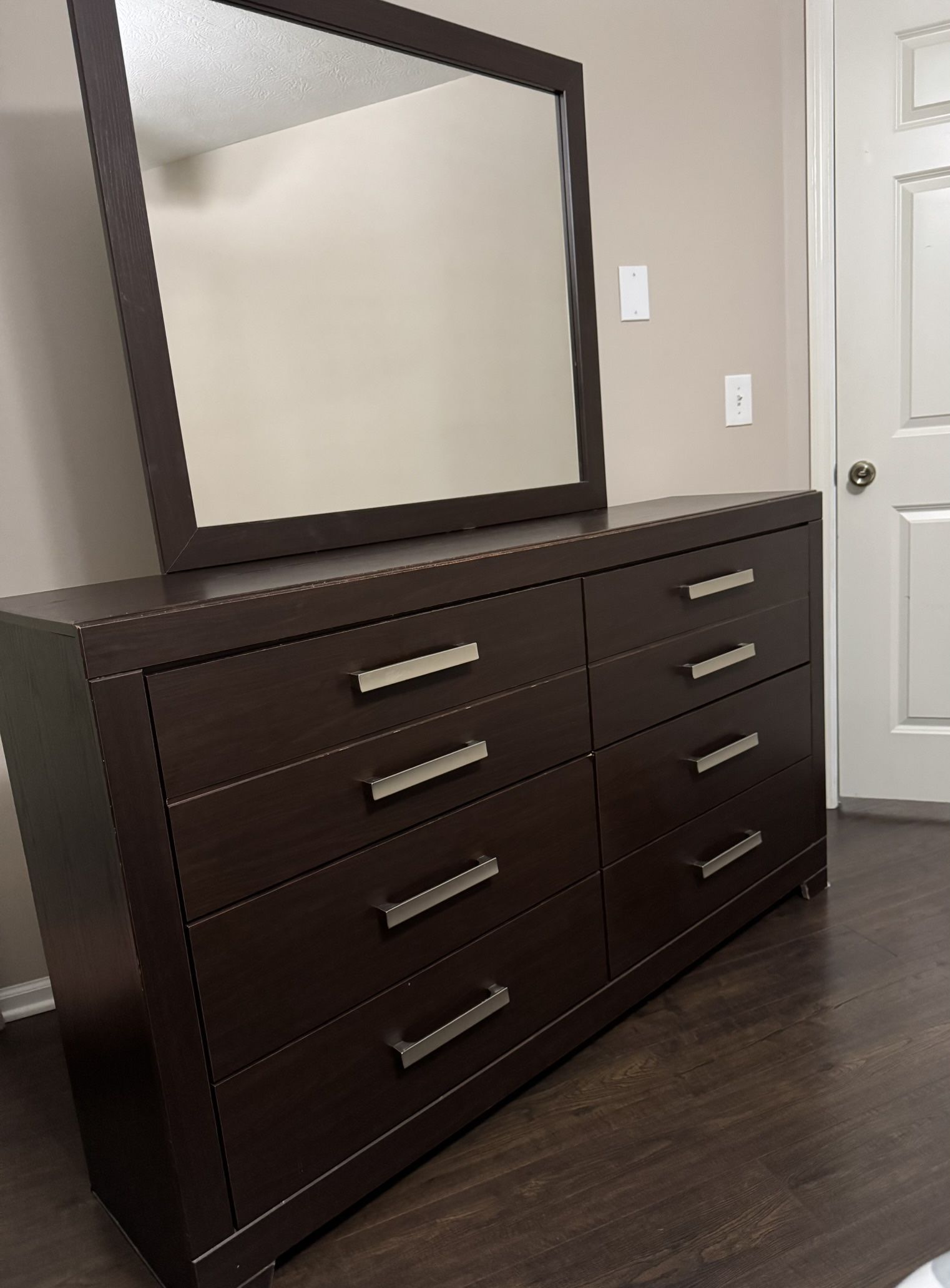 Dresser With Mirror And 2 Nightstands