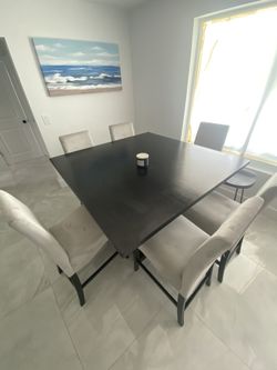 Dining Table New In Box / Mesa De Comedor Nueva En Caja