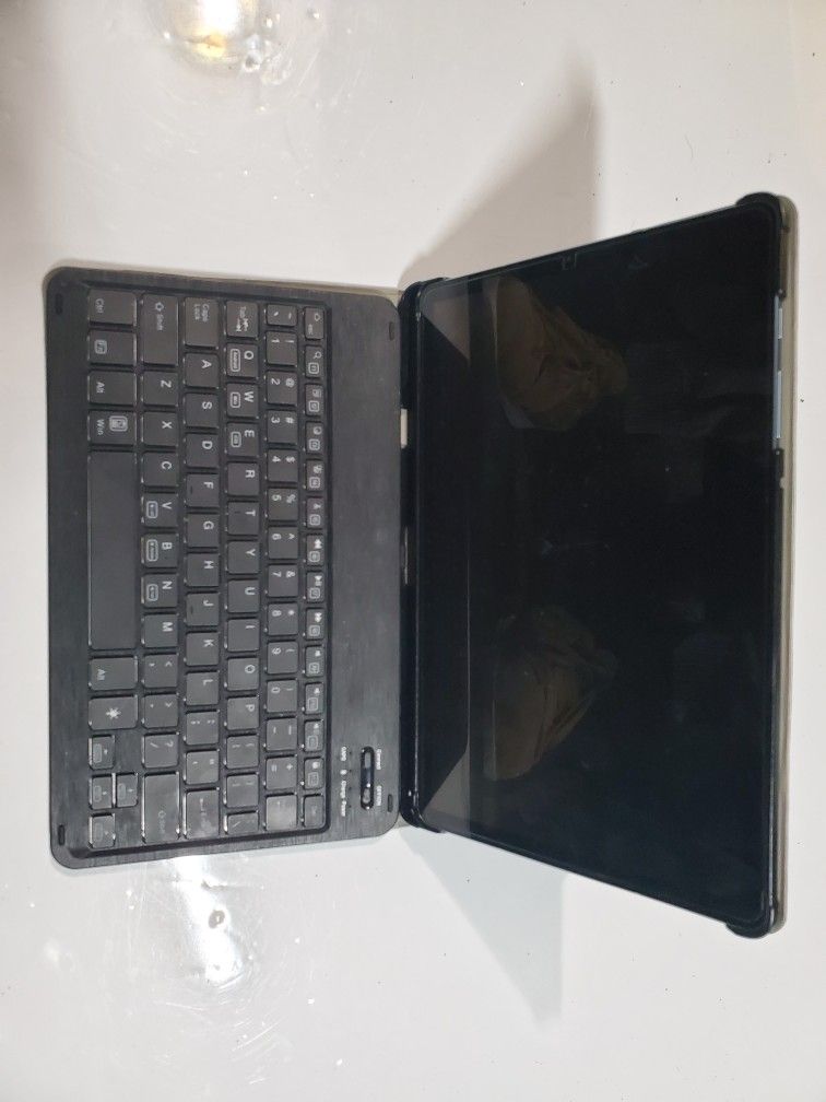 Cracked Screen Samsung S6 Tablet + Case + Keyboard