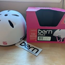 Brand New!! Kids HELMET-Bern Diabla-M-L