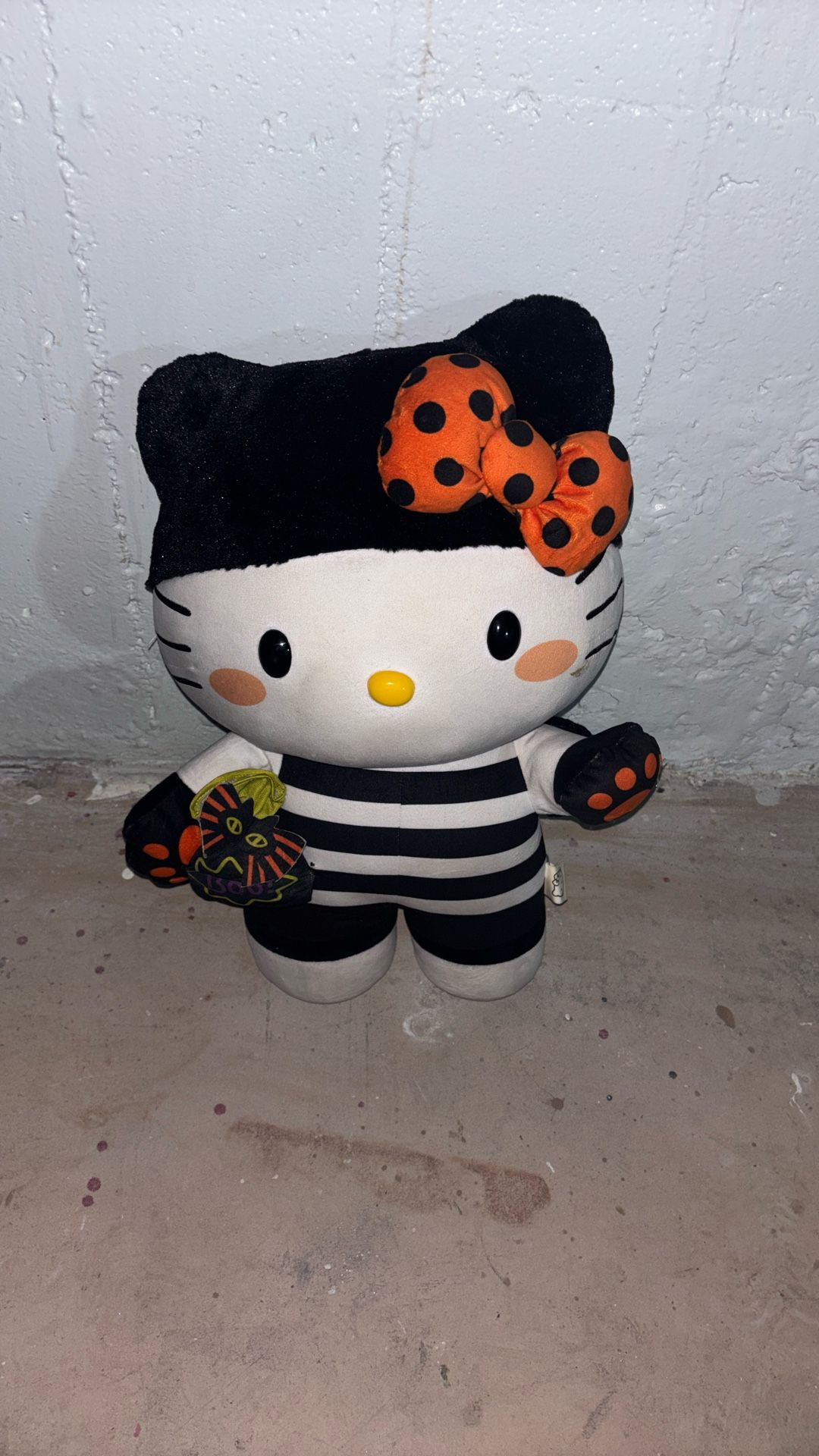Hello Kitty Halloween Greeter