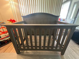 SOHO Baby Chandler Crib 4 in 1
