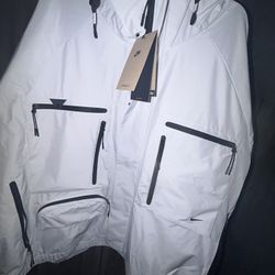 NIKE TECH LIGHTWEIGHT JACKET Size xL