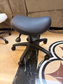 Saddle Stool with Wheels and Height Adjustment