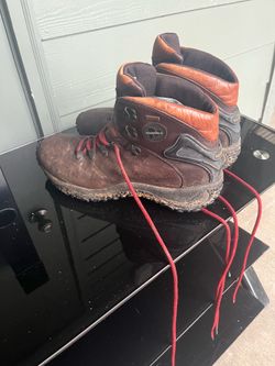 Great deal great condition Men’s size 11.5 Merrell Gortex boot 🥾