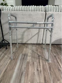Toilet support rail
