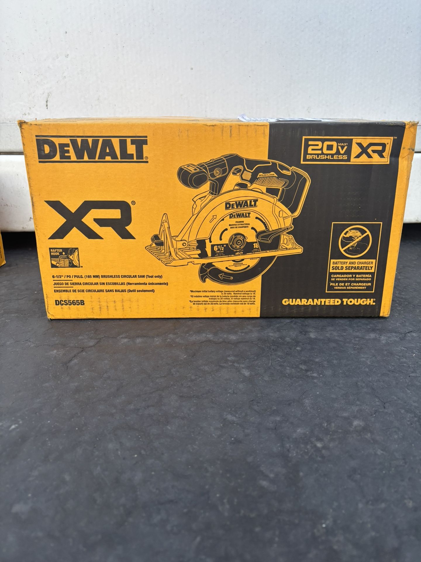 DEWALT XTREME 12-volt Max 5-3/8-in Brushless Cordless Circular saw