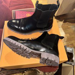 LV Original Mens Chelsea Boots Size. 12 for Sale in Queens, NY - OfferUp