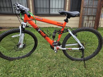 Genesis V2100 Montain Bike