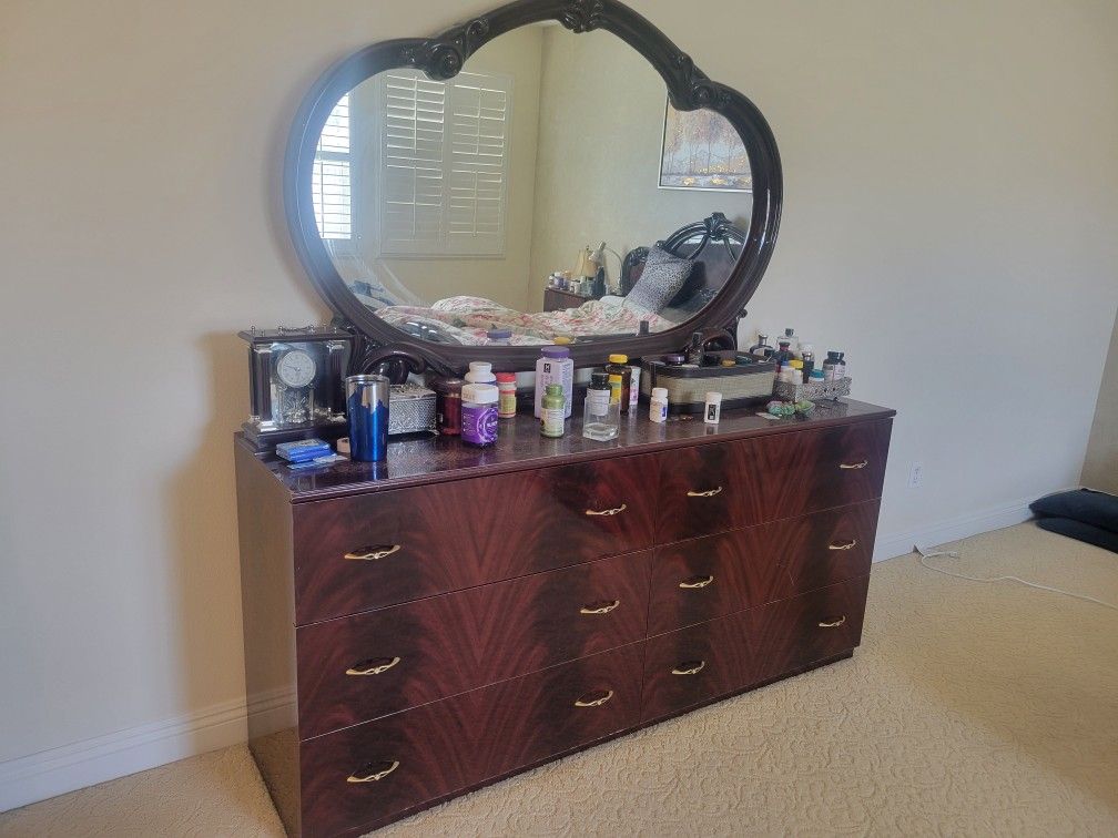 Nice Cal King Bedroom Set With Tempur Pedic Matress