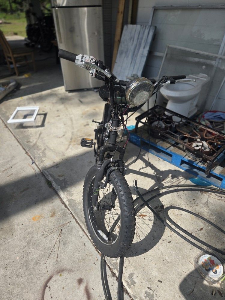Genesis Rock Blaster - Electric Bike