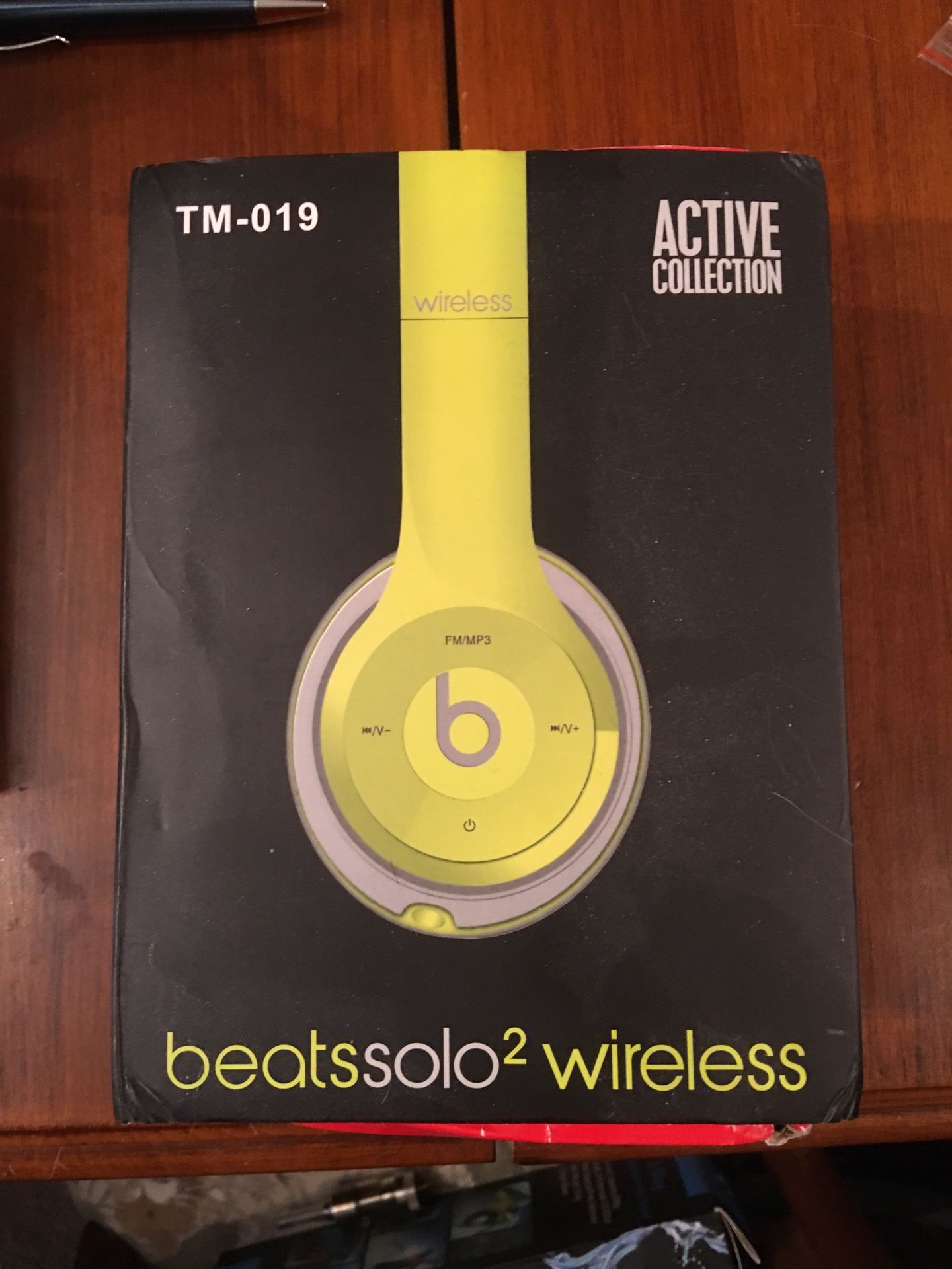 Beats solo2 wireless headphones Lime green