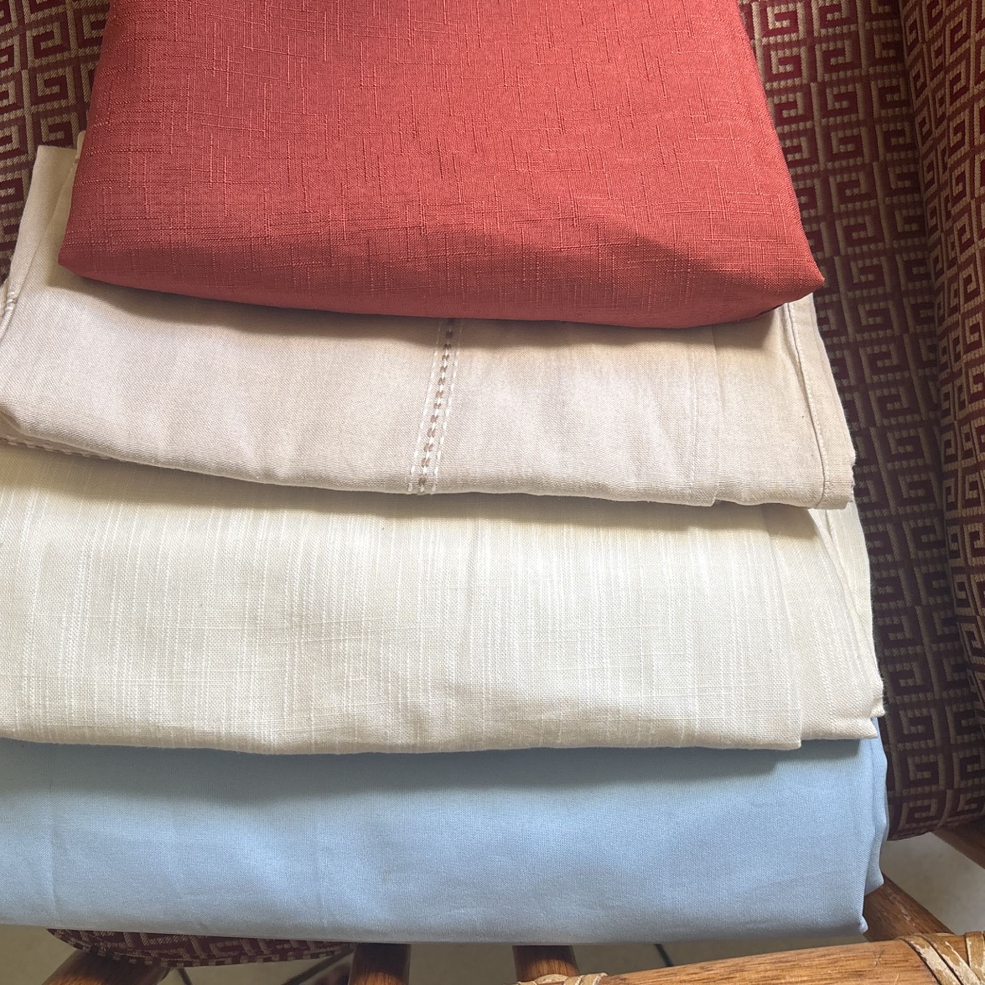 Dining room table table cloths