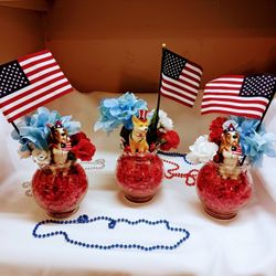 BRAND NEW RED, WHITE AND BLUE DECORATIONS WITH PUPPY DOGS IN VASES 