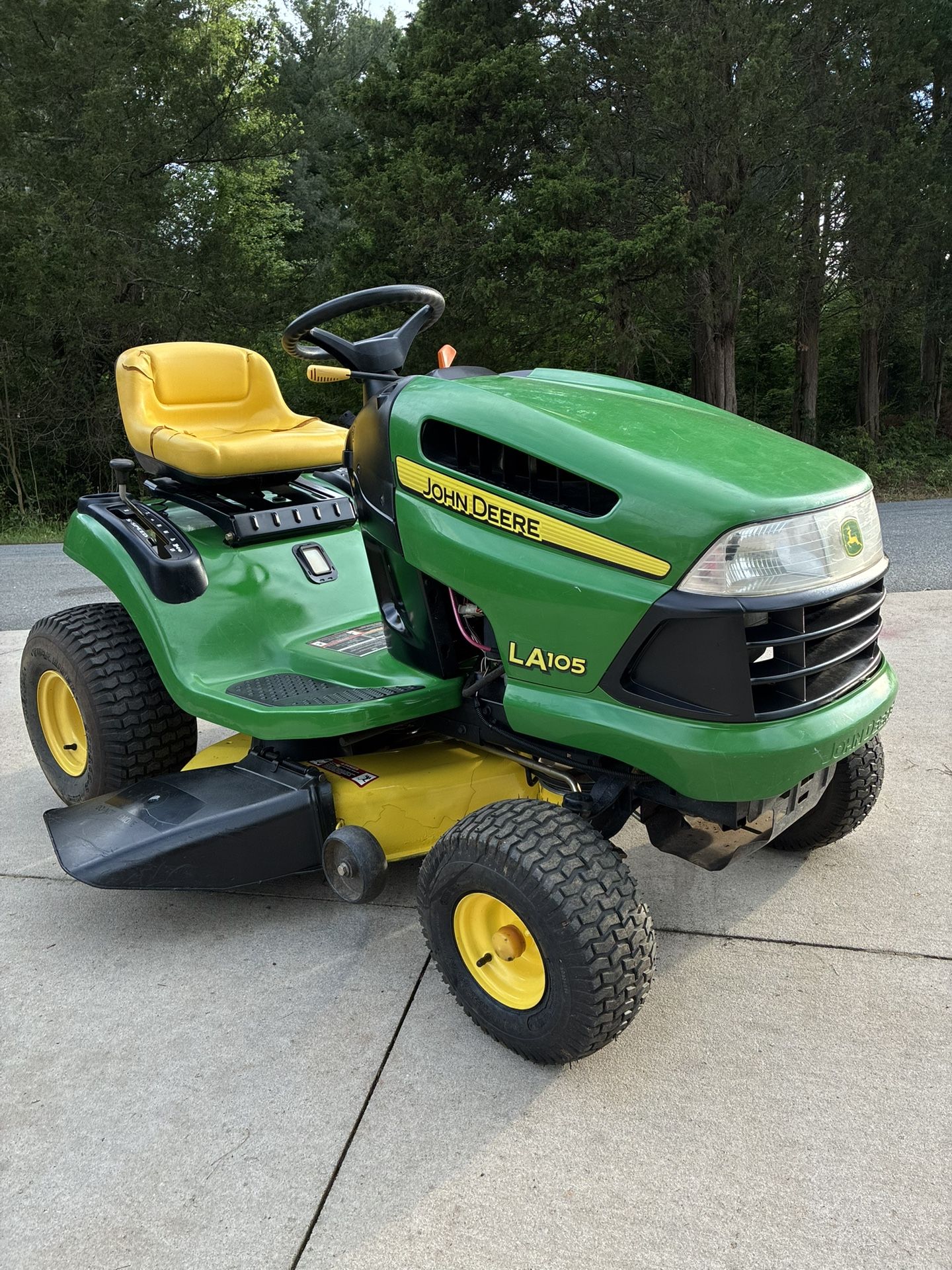 John Deere Riding Lawnmower