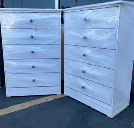 White dresser set (( 5 drawer