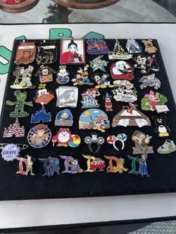DISNEY PINS (selling all together) $2000 obo