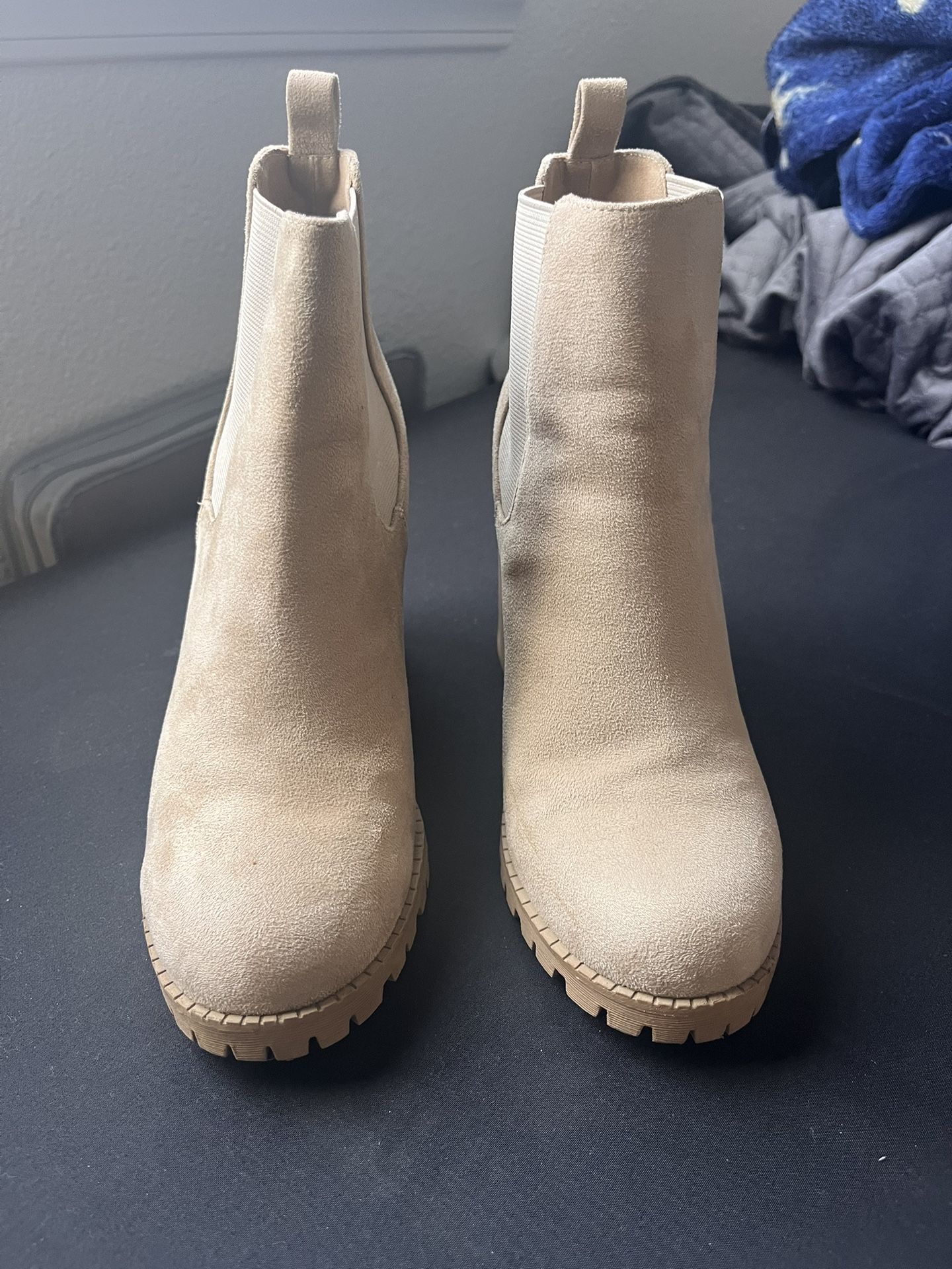 Woman’s Heel Boot Size 8.5