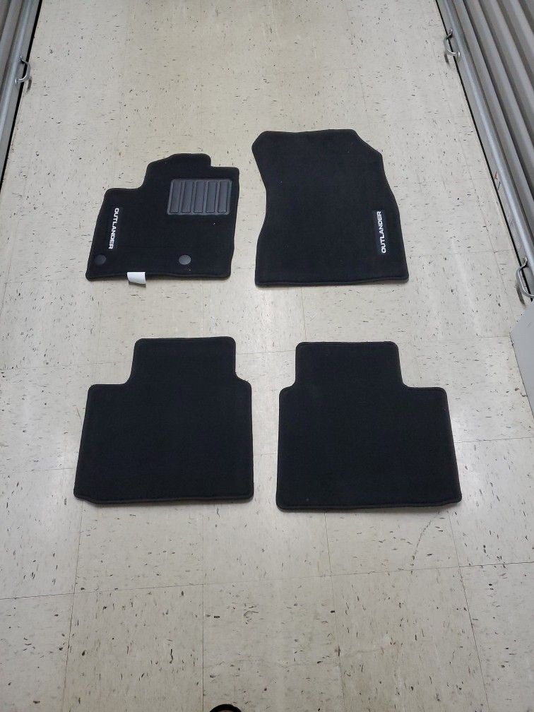2022 mitsubishi outlander carpet floor mats