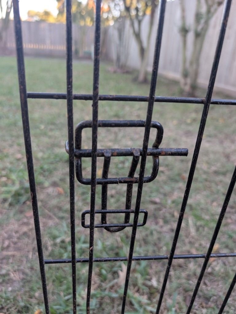 I Crate Large Pet cage In Great Shape and Portable!