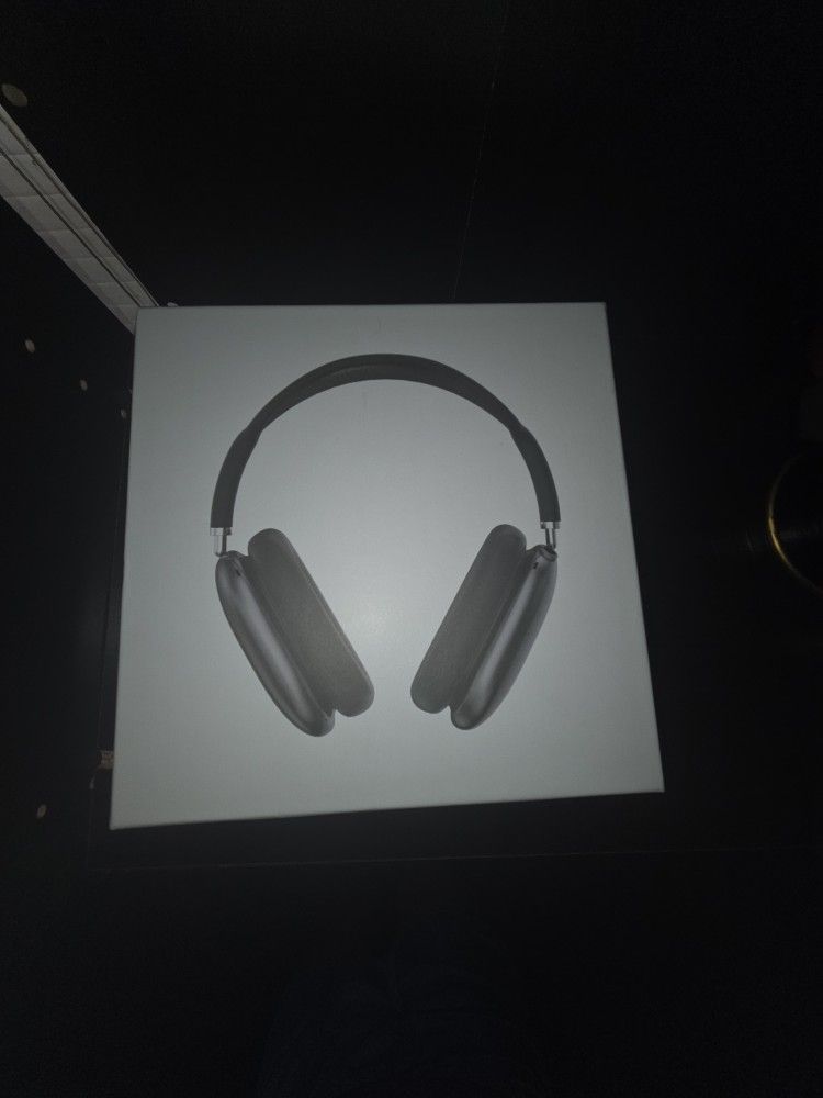 Air Pod Max's Apple Wireless Headphones