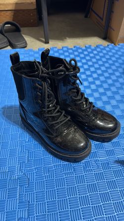 Girls Cat and Jack waterproof boots