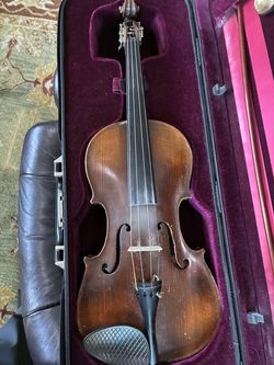 Antique gear-head violin