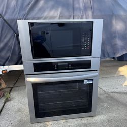 Wall oven with microwave 30” NEW Frigidaire brand
