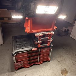 Milwaukee PACKOUT Storage & LED Box