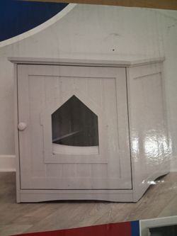 Medium sized dog or cat house . Brand new