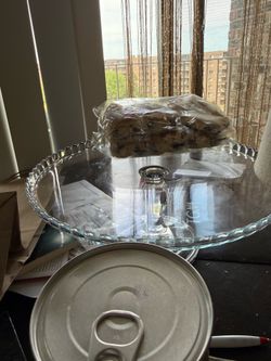 Glass cake stand