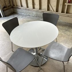 Round Table And 4 Chairs