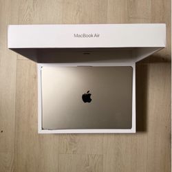 MacBook Air 15" M4 - 16GB RAM / 512GB SSD | Starlight | Like New
