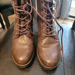 Womens Boots - Brown Size 9